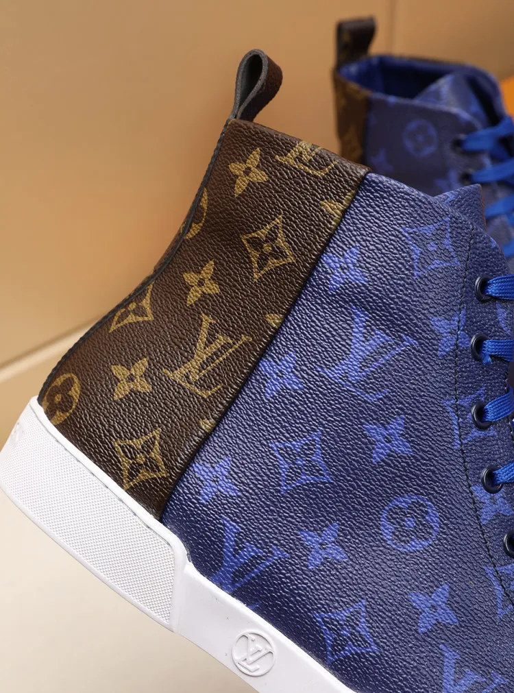 Factory price: 400💰【LV】Official website popular series 🇮🇹🇮🇹1:1 production, selected high-end imported imitation sheepskin lining sheepskin pads, matched with Louis Vuitton Monogram Ecli men's shoes 💰se canvas and pure white rubber soles, extremely simple design, perfect interpretation of the latest inspiration for shoes, classic and fashionable integration, 🔍🔍high quality, worthy of your possession. The bottom car thread will never be unglued. Sellers are welcome to sell as shown in the picture above. We can send one piece on behalf of you. Number of yards: 38-44 (45 yards can be customized)